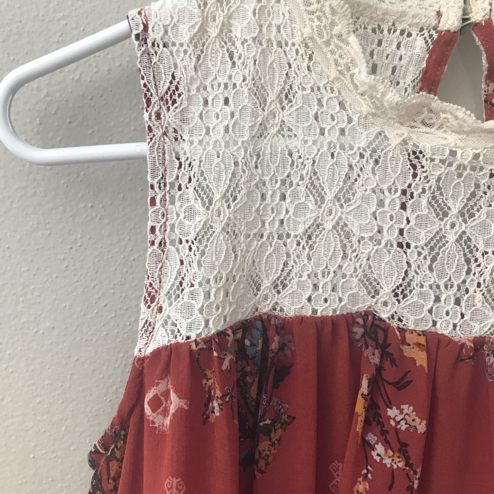 4/$20 🖤 Floral lace high neck dress
